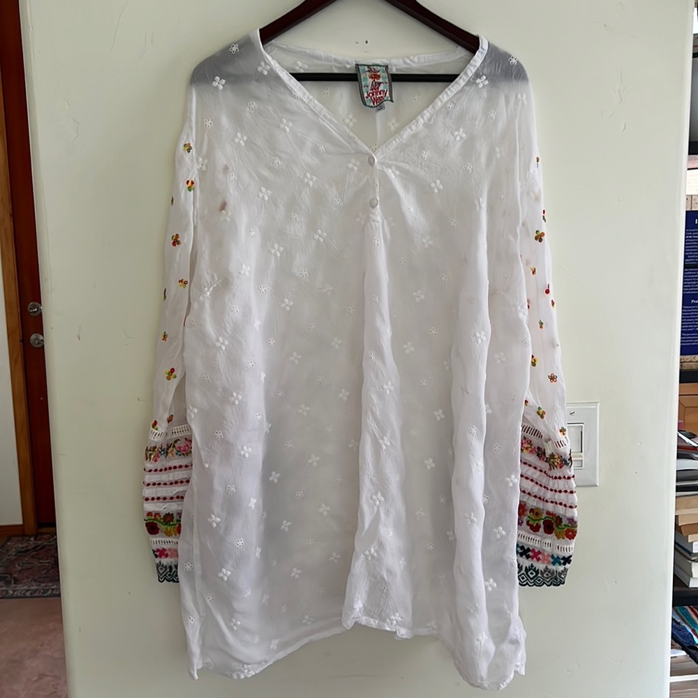 Johnny Was White Embroidered Blouse with sleeve detail